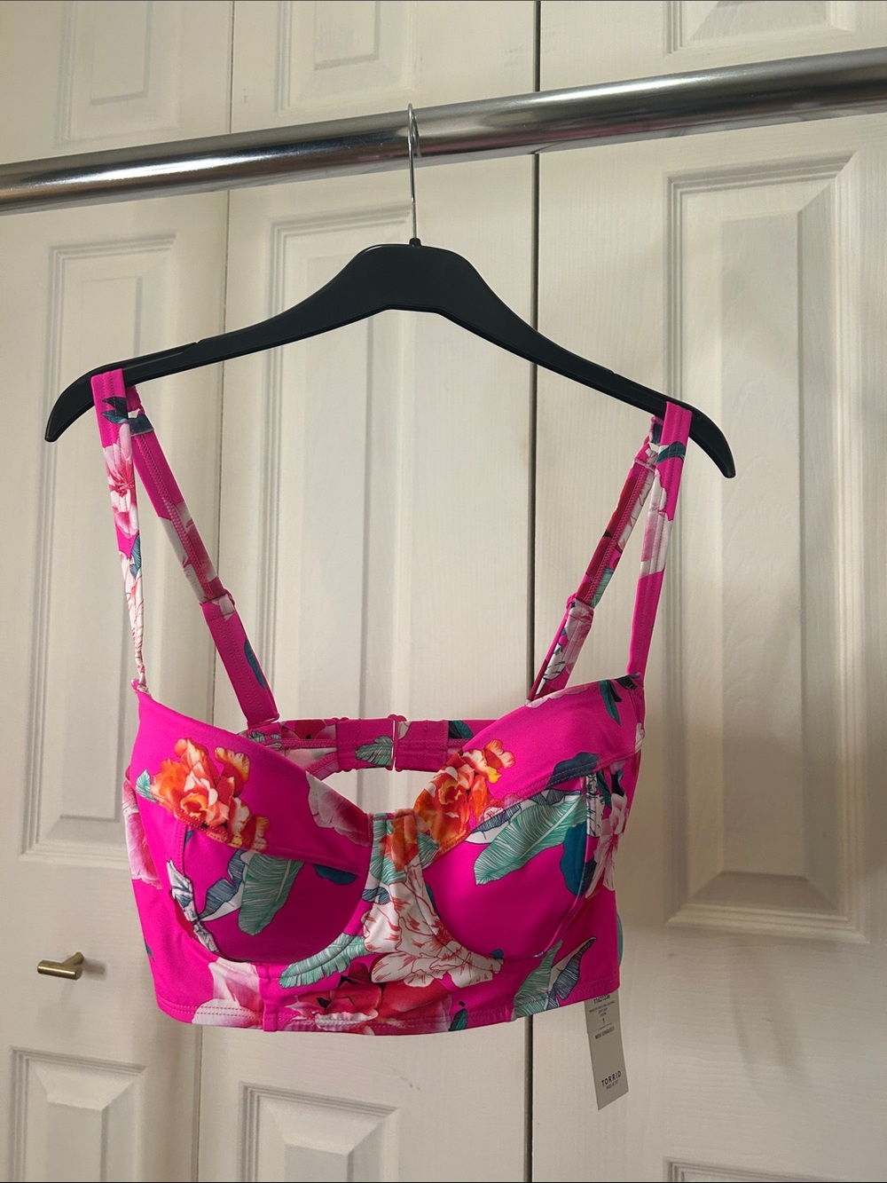 NWT. Torrid Pink Floral Bikini Top Size 1S